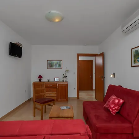 Apartment Juric - One-bedroom Baska Voda