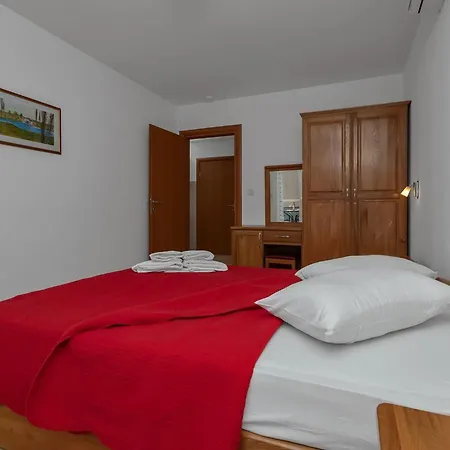 Juric - One-bedroom * Baska Voda